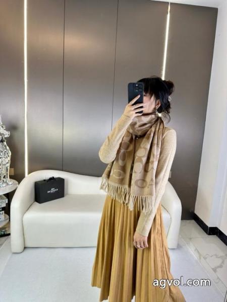 Coachの三色ストール爆型マフラー 1