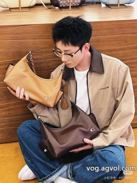 コーチ定番人気商品完売必須 限定SALEブランド コピーバッグ 0