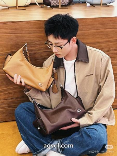 コーチ定番人気商品完売必須 限定SALEブランド コピーバッグ 5